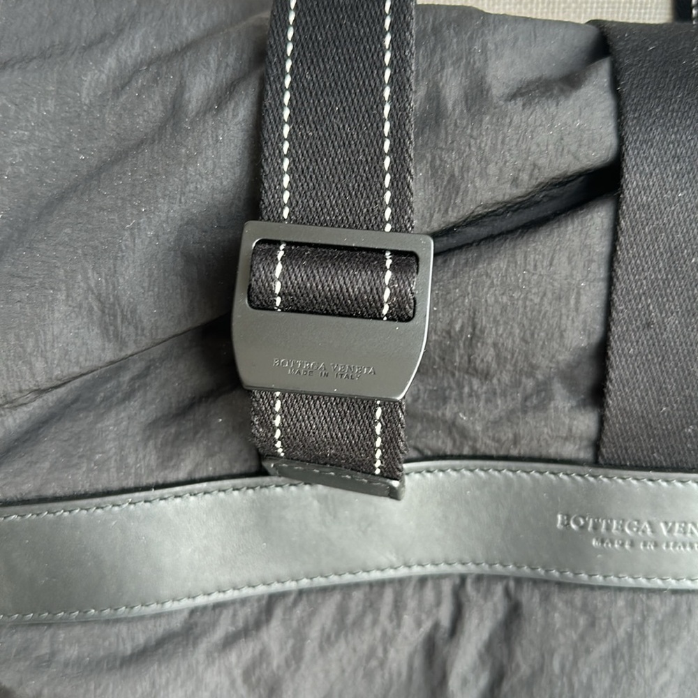 $1890 NEW Bottega Veneta Borsa Travel Shoulder Tote Bag - Navy Blue / Black - Picture 5 of 14